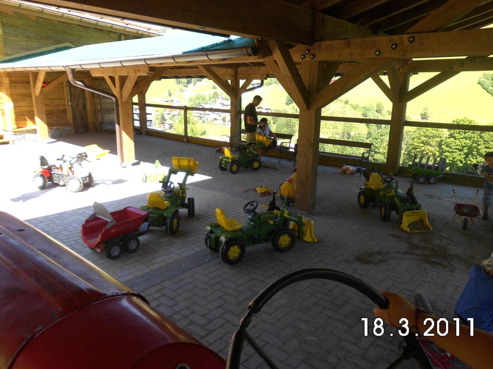 Toller Kinderpielplatz Ellmauhof - das Generationenresort