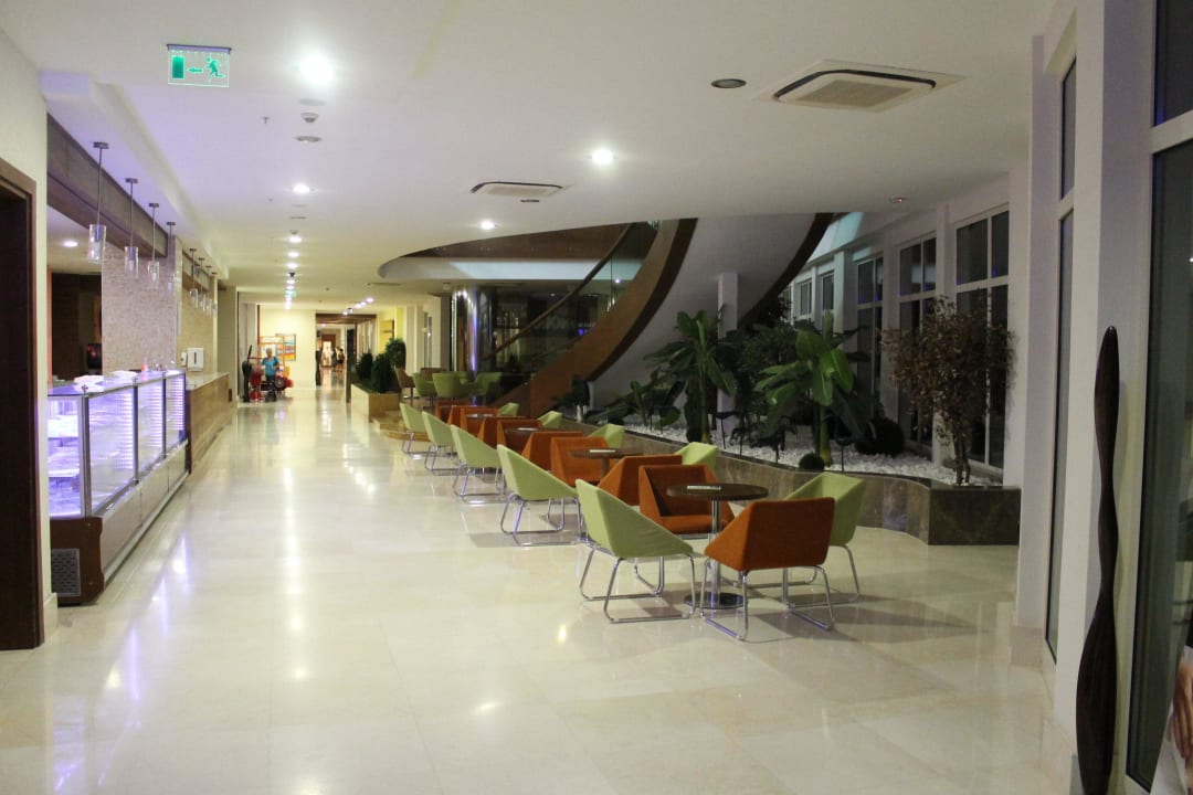 Weg zum Restaurant Sunis Evren Beach Resort Hotel & Spa