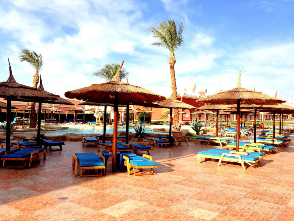 Бассеин напротив 6го корпуса Pickalbatros Alf Leila Wa Leila Resort - Neverland Hurghada