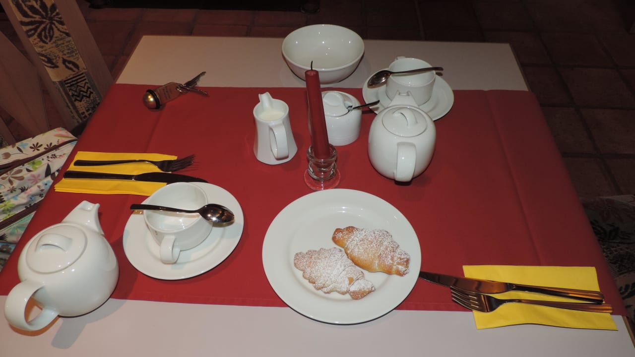 Gedeckter Frühstückstisch Hotel Bergkristall