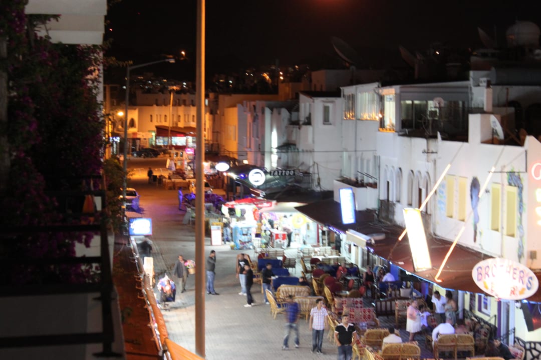 Ausblick von Zimmer 2312 zur Straße Solana by Yelken
