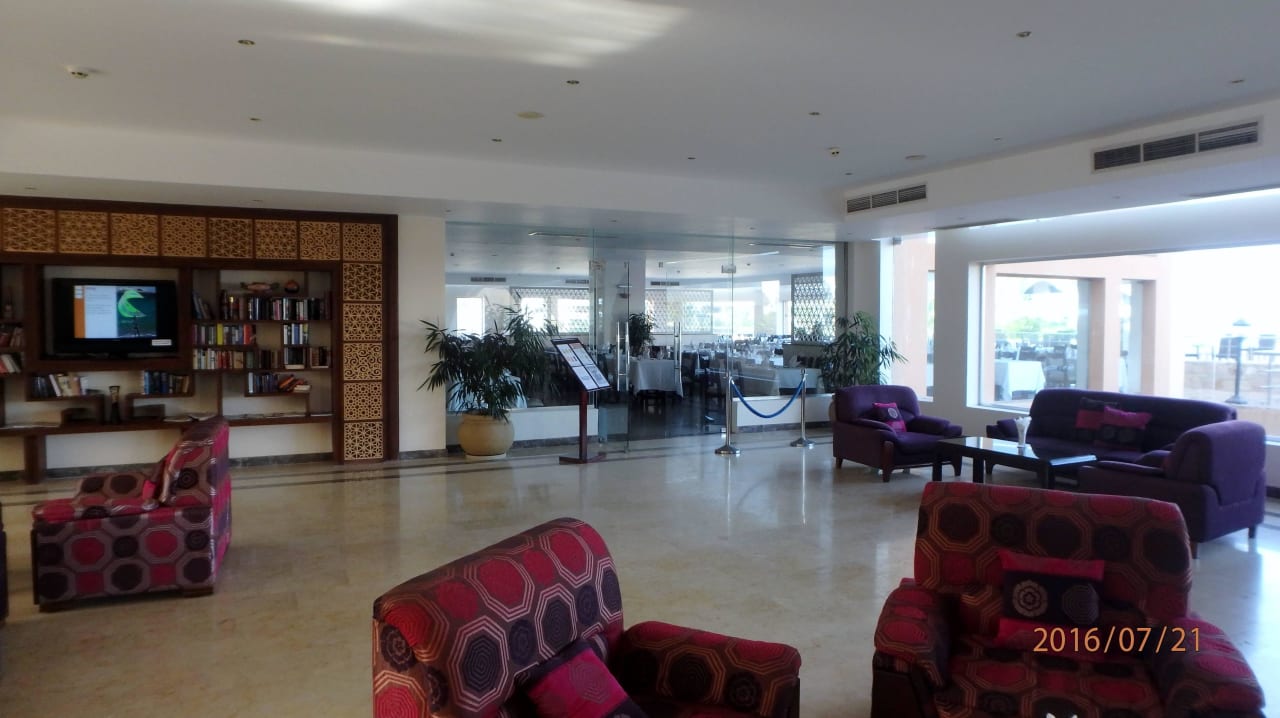 Hotelhalle und Bar  Three Corners Equinox Beach Resort