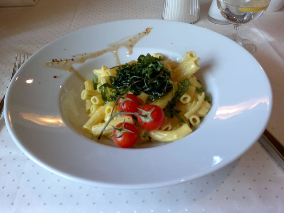 Penne in Curryrahmsauce mit Karfiol, Erbsen und Ch Platzlhof - Mein Hotel im Zillertal
