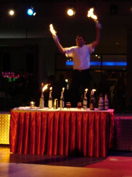 Barmen Feuer Show Turquoise Hotel