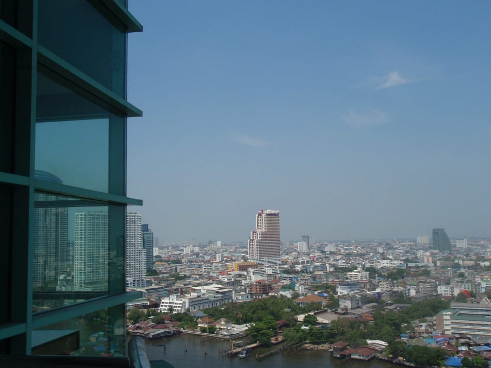 Blick vom Balkon - links ist das Schlafzimmer Chatrium Hotel Riverside Bangkok