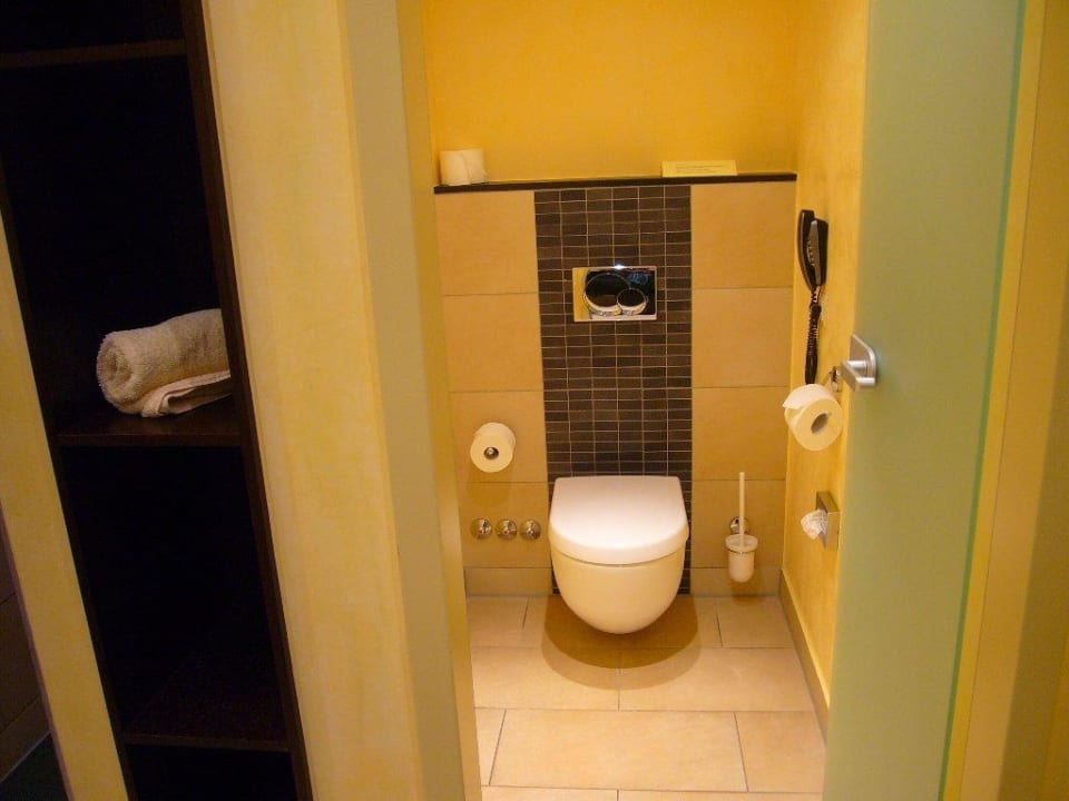 Toilette separat mit Telefon Strandhotel Georgshöhe
