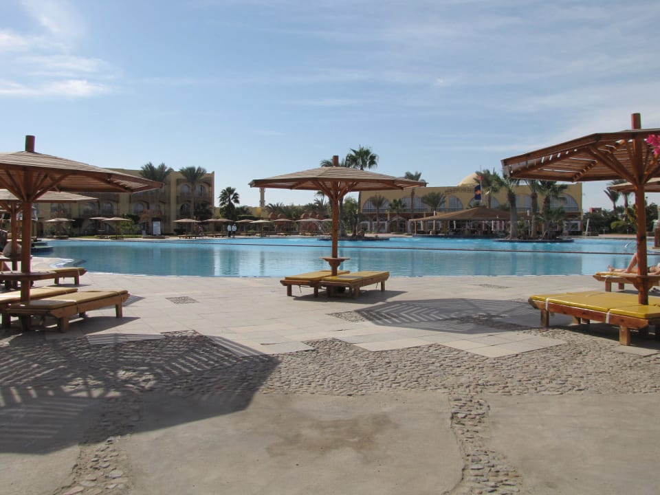 Bar an Poolanlage Desert Rose