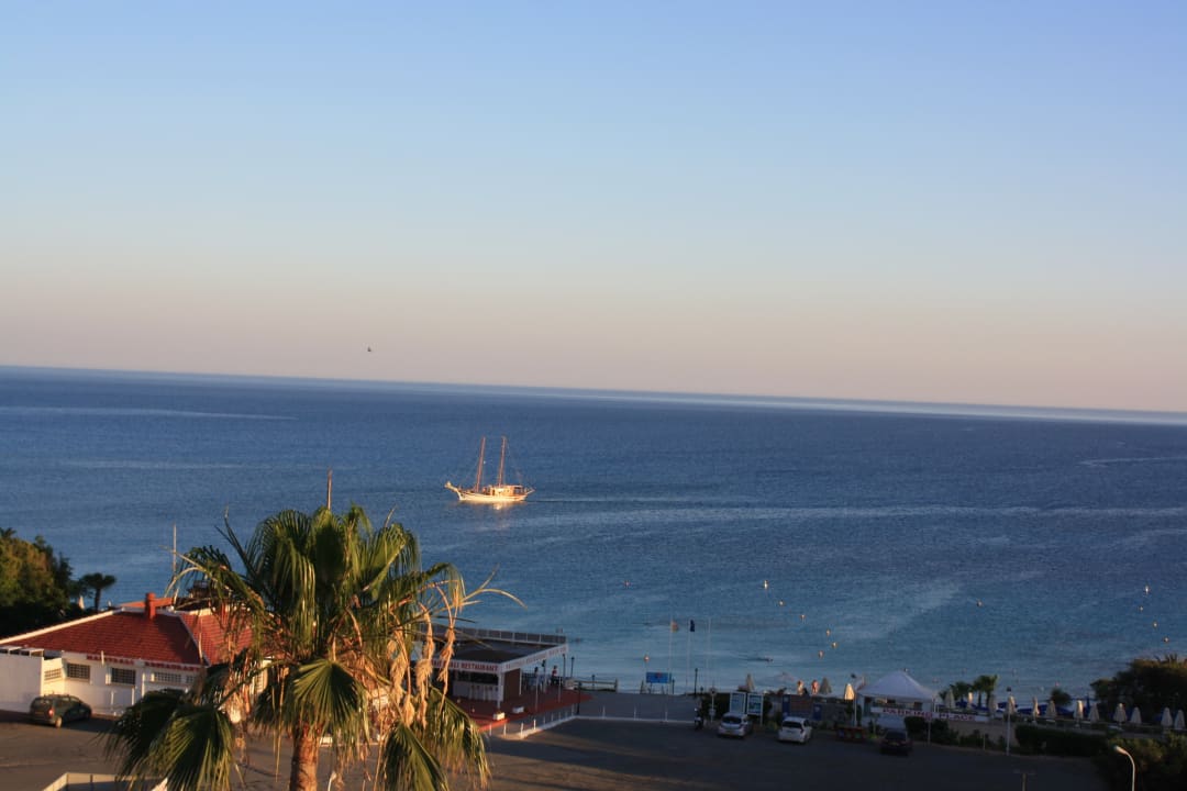 Ausblick Napa Mermaid Hotel & Suites