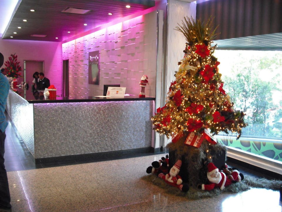 Weihnachtsdeko in der Lobby Barceló Hotel Santo Domingo