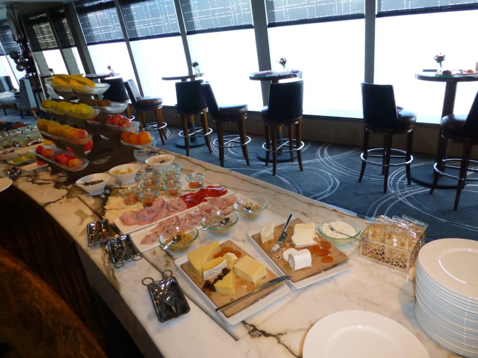 Büffet im Ritz-Carlton Club  Hotel The Ritz-Carlton Hongkong