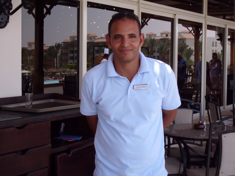 Einer der nettesten Kellner im Orient Restaurant Pickalbatros Dana Beach Resort - Hurghada