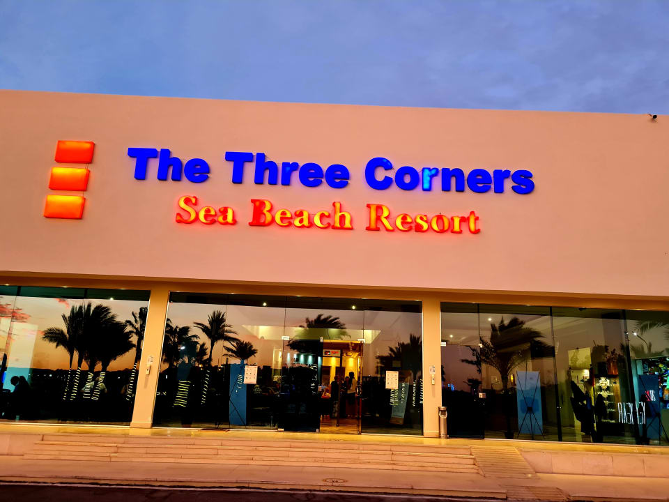 Gastro Three Corners Sea Beach Resort