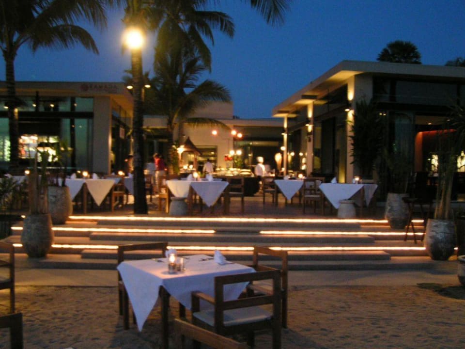Restaurant am Abend Ramada Resort by Wyndham Khao Lak