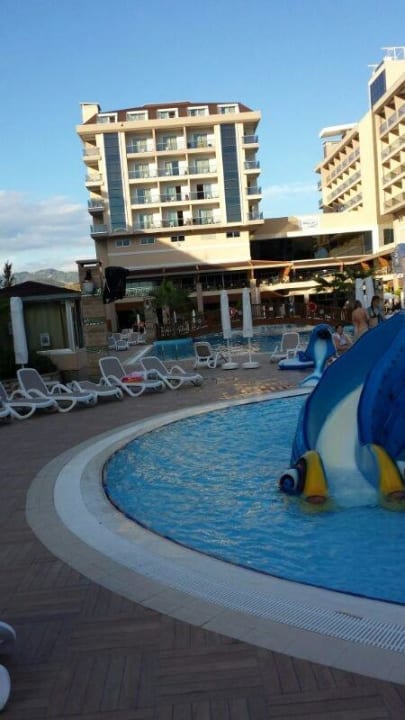 Alle sind schon am Abendessen Dizalya Palm Garden