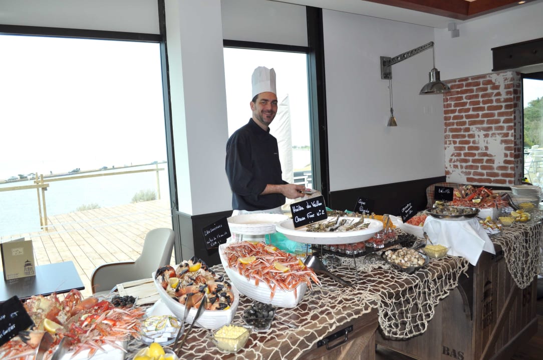 Buffet de fruits de mer de tous les dimanches midi Côte Ouest Hôtel Thalasso & Spa - Les Sables d'Olonne - MGallery by Sofitel