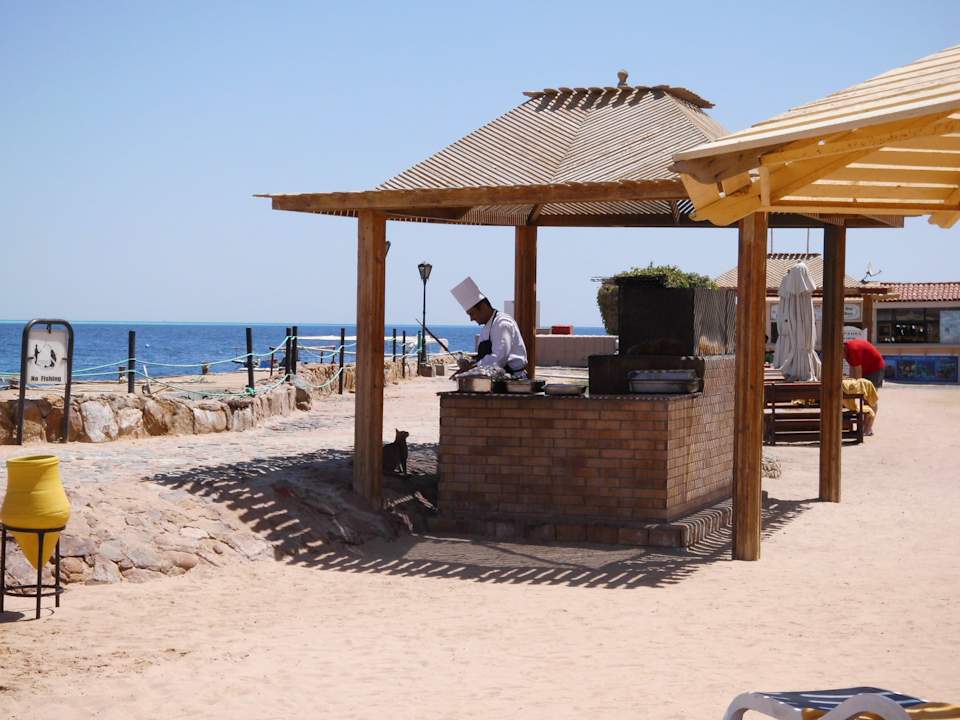 Grillen vorm AIDA SUNRISE Holidays Resort (Adults Only)