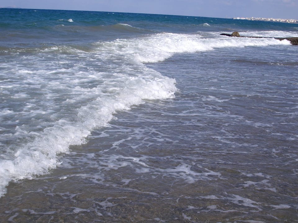 ...manchmal gibt es auch Wellen... Apollonia Beach Resort & Spa