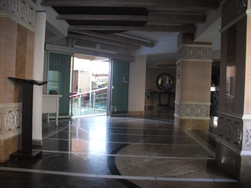 Hoteleingang Tac Premier Hotel & Spa