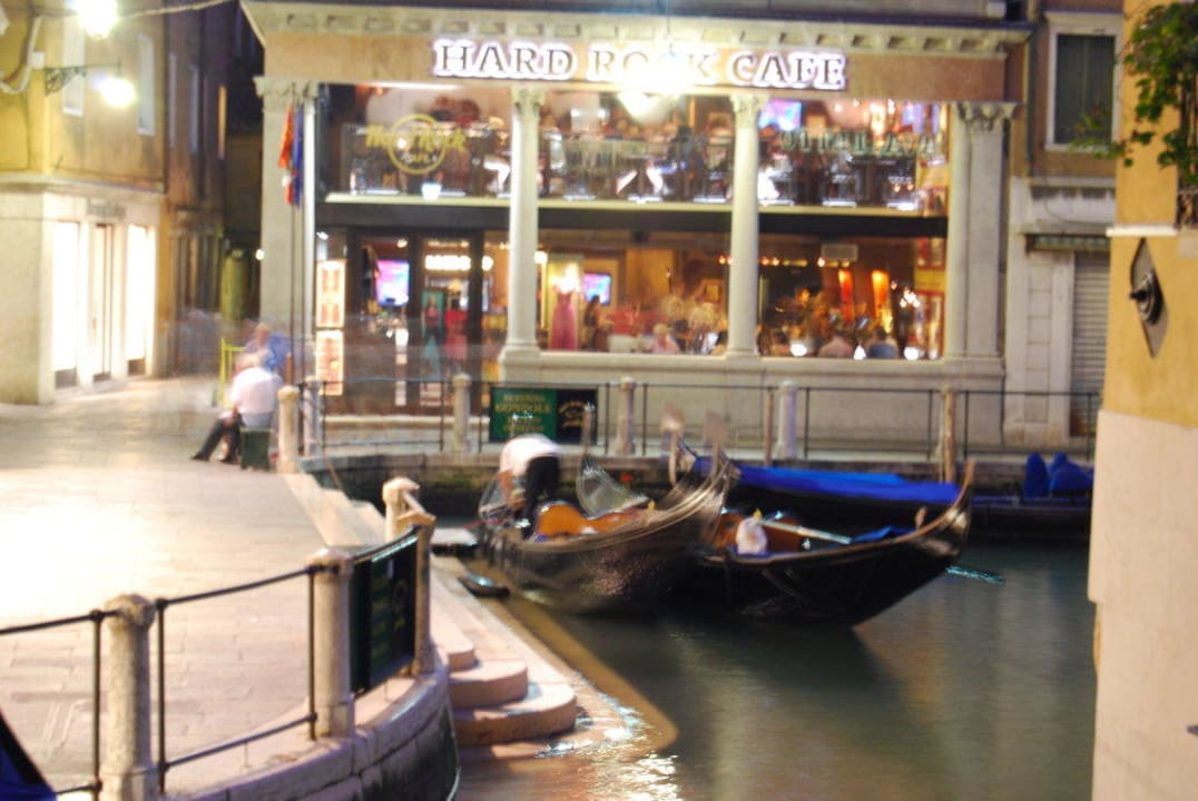 Hard Rock Cafe direkt nebenan Albergo Cavalletto & Doge Orseolo