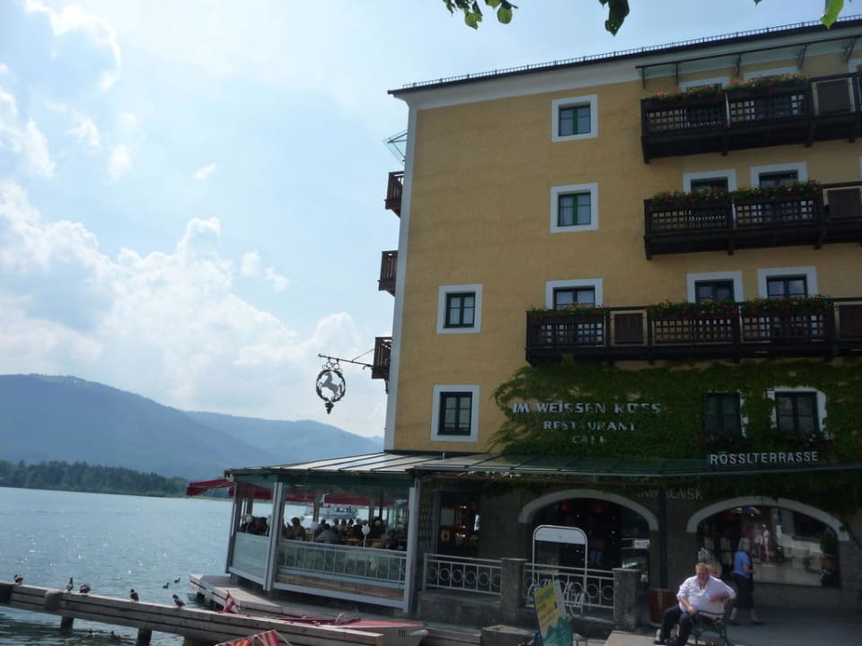 Eingang Hotelterrasse / Restaurant  Romantik Hotel Im Weissen Rössl