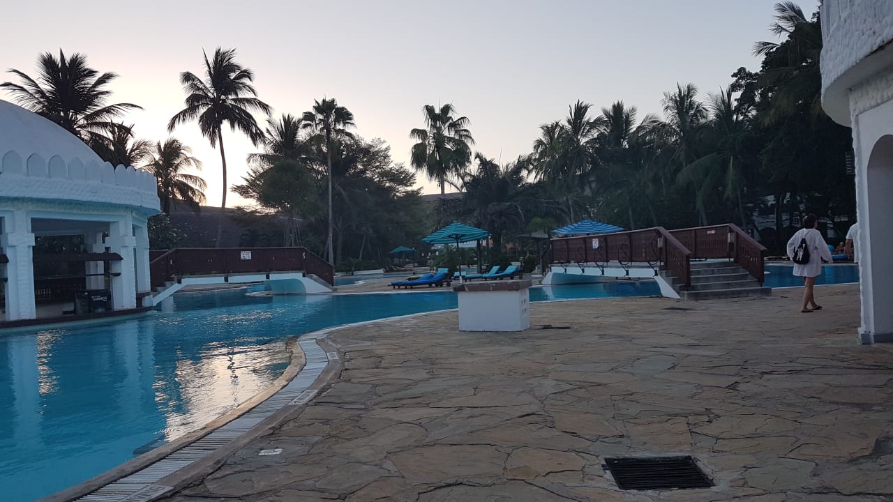 Pool Hotel Southern Palms Beach Resort