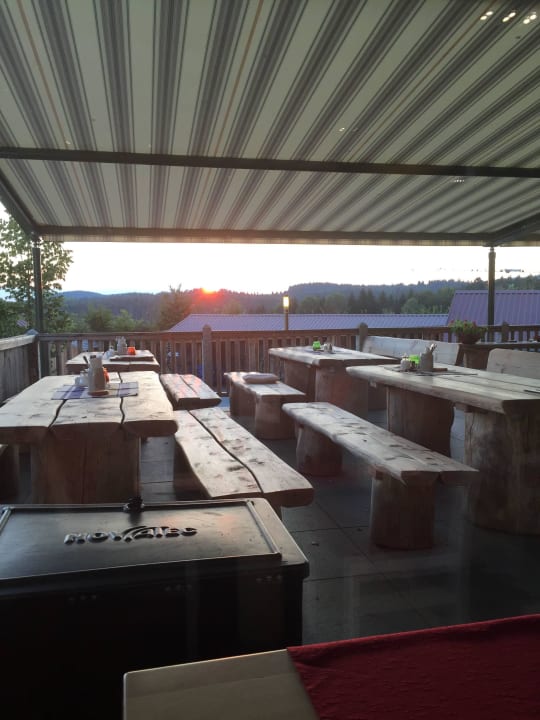 Terrasse vor Restaurant 1. Bier & Wohlfühlhotel Gut Riedelsbach