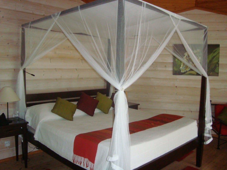 Bett Kuredu Island Resort & Spa