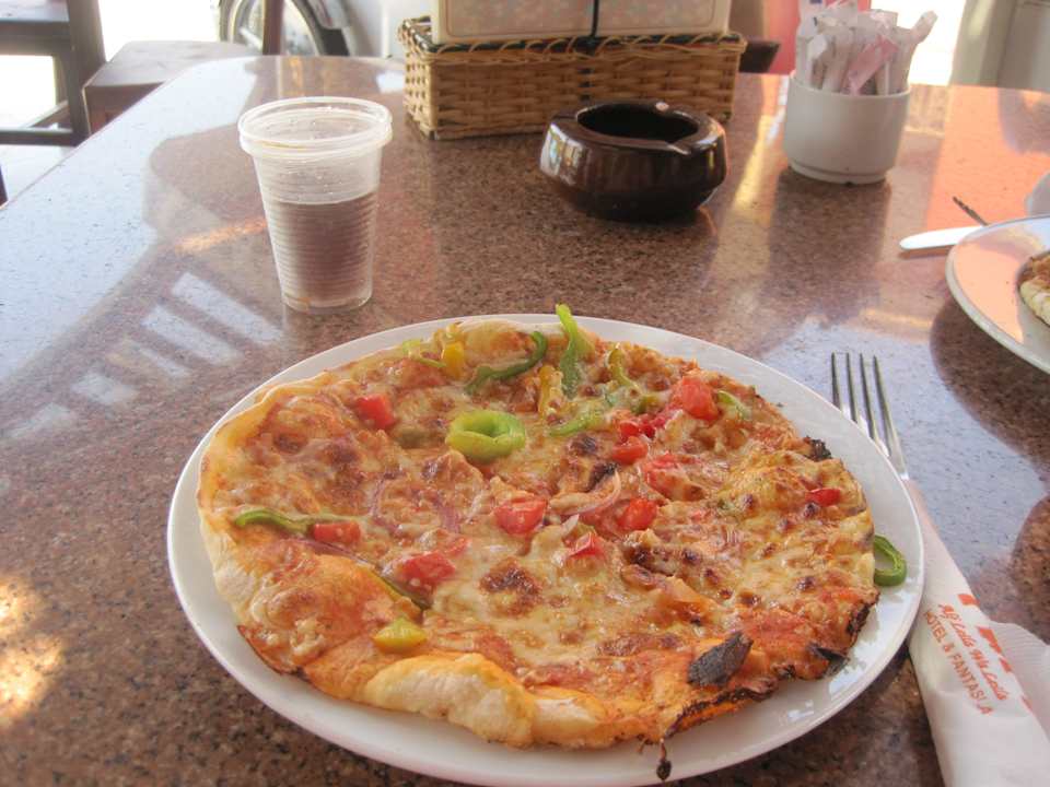 Pizza an der Poolbar Pickalbatros Alf Leila Wa Leila Resort - Neverland Hurghada