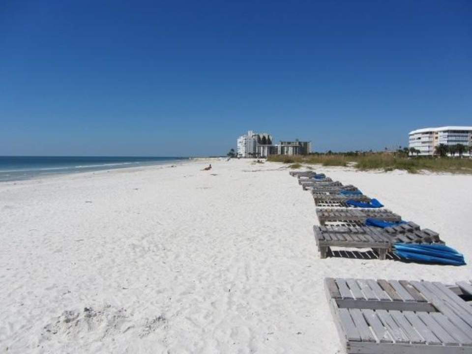 Strand Postcard Inn on the Beach