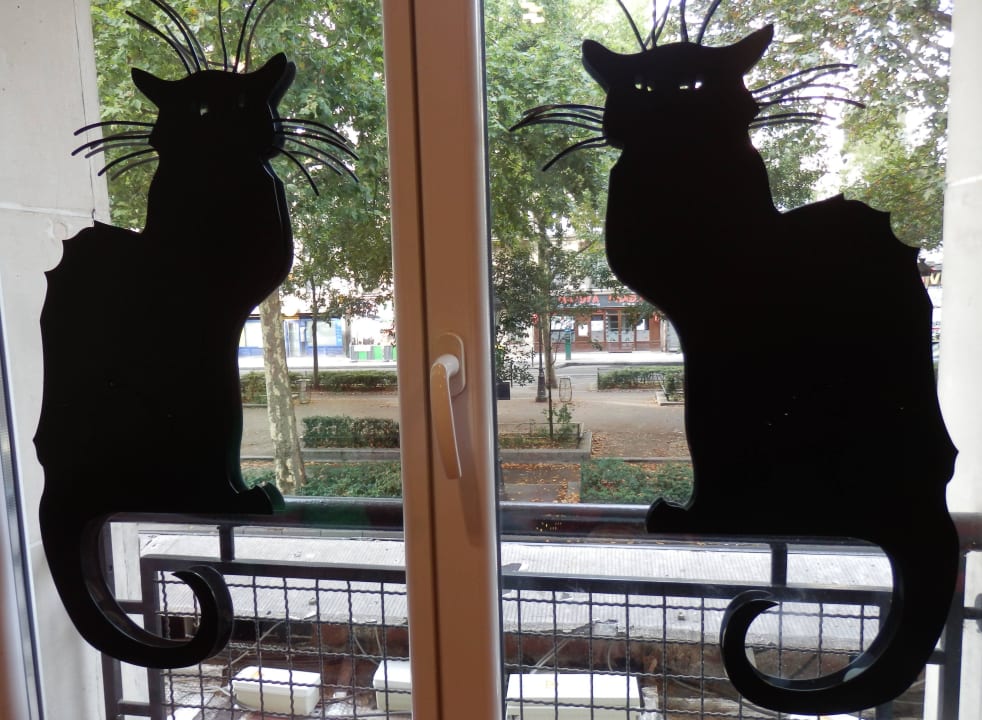 Fenster im Frühstücksraum Hotel Le Chat Noir