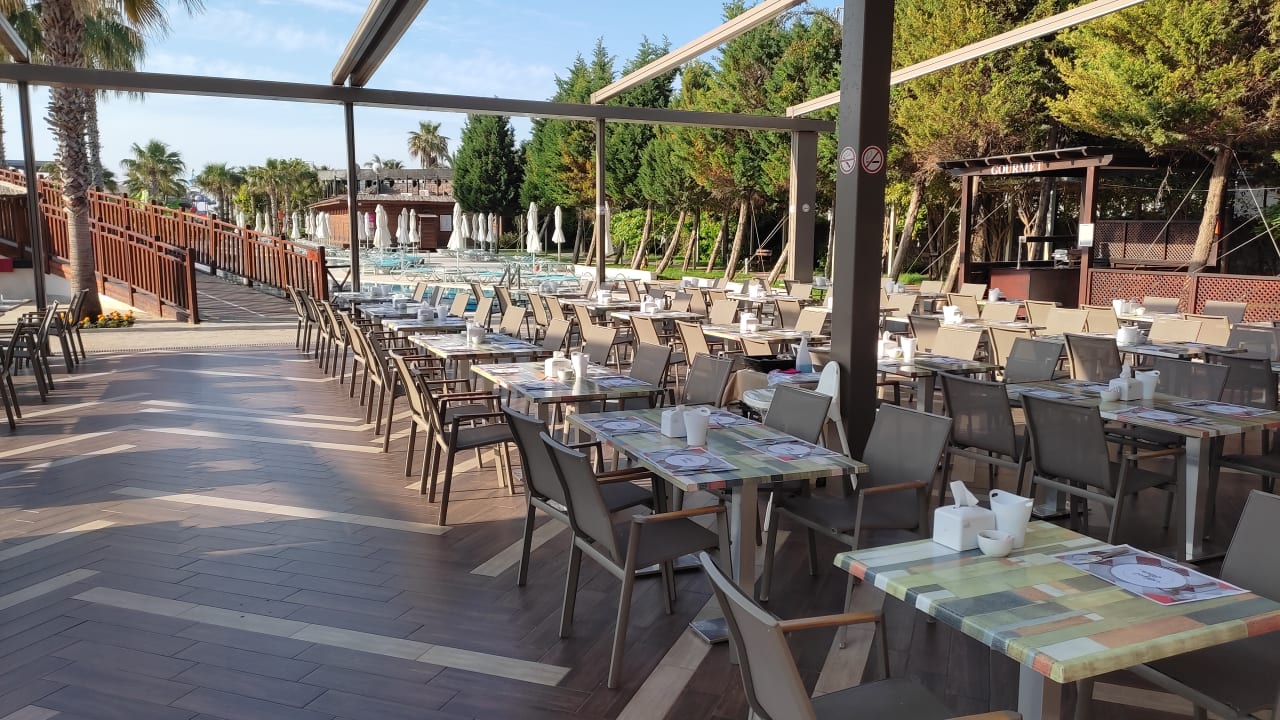 Gastro Saturn Palace Resort Hotel