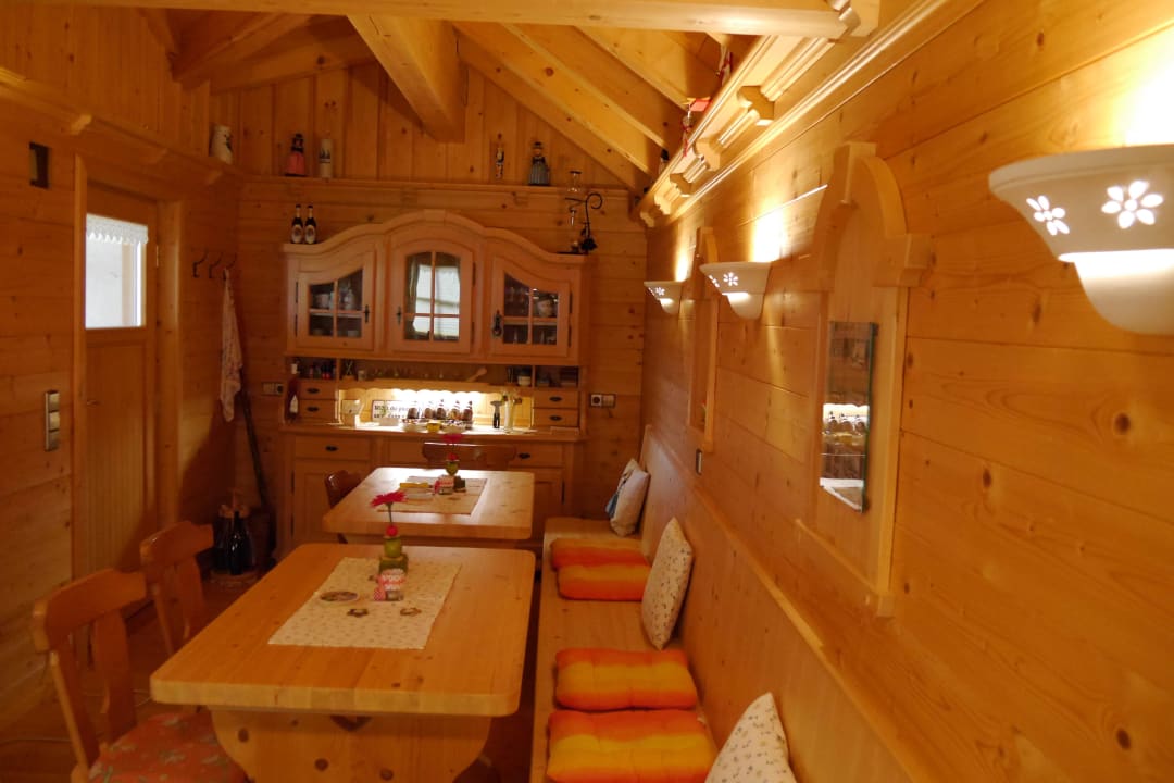 Blockhütte innen Gästehaus Weihrer