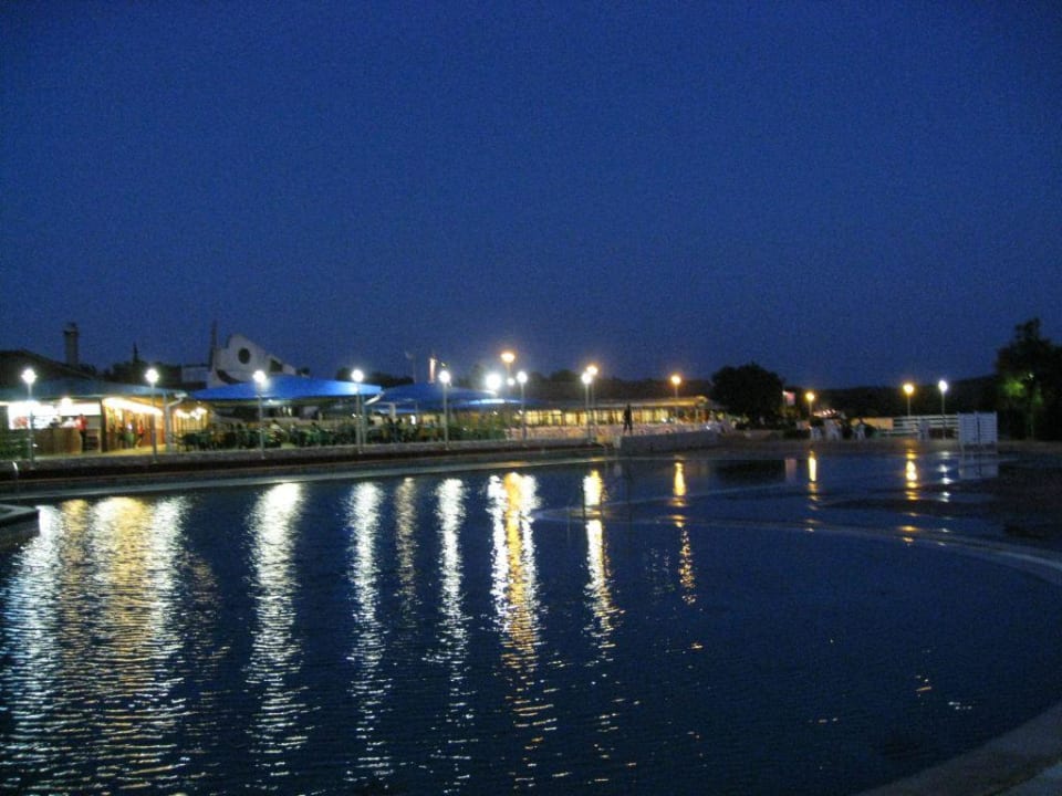 Pool bei Nacht Maistra Select Villas Rubin Resort