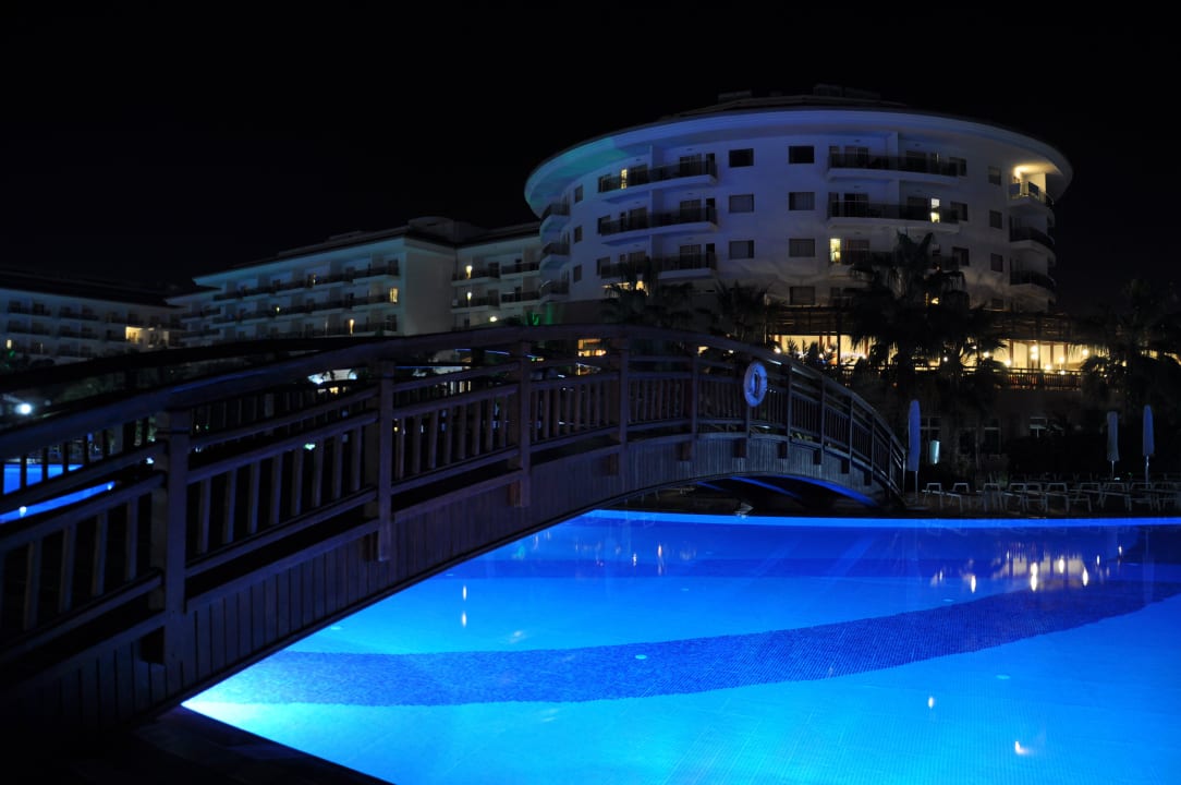 Hauptpool richtung Meer Seaden Sea World Resort & Spa