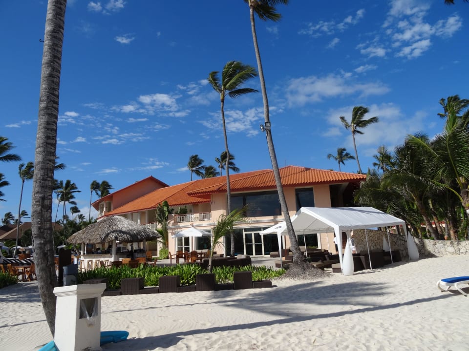 Clubgebäude vom Strand aus Majestic Elegance Punta Cana