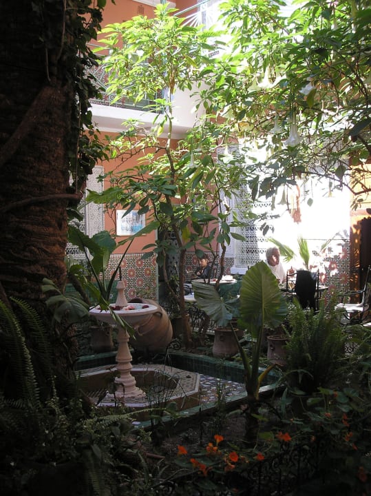 Innenhof, Frühstück Hotel Le Gallia