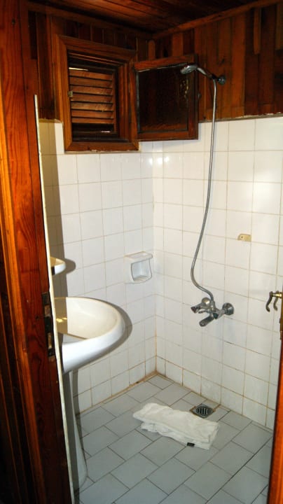 Widerliches Bad im "Annex-Zimmer" im "Toll- Motel" Hotel Toll