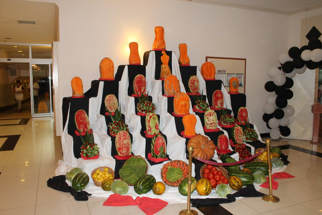 Kürbis- und Melonenkunst in der türkischen Nacht Hotel Sidekum