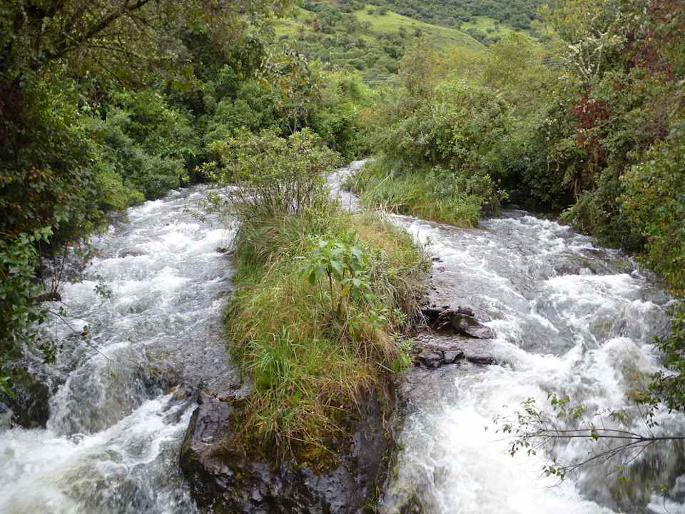 Rauschen in der Nacht, fließt durch die Anlage Hotel Termas de Papallacta