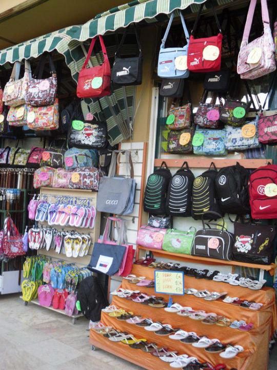 Taschen-Geldbeutel-Gürtel-Schuhgeschäft im Hotel Grand Seker Hotel
