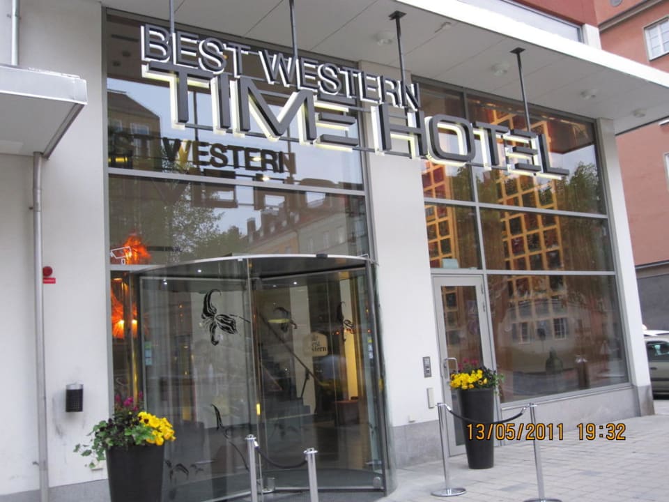 Moderne Fassade mit acht Etagen Best Western Plus Time Hotel