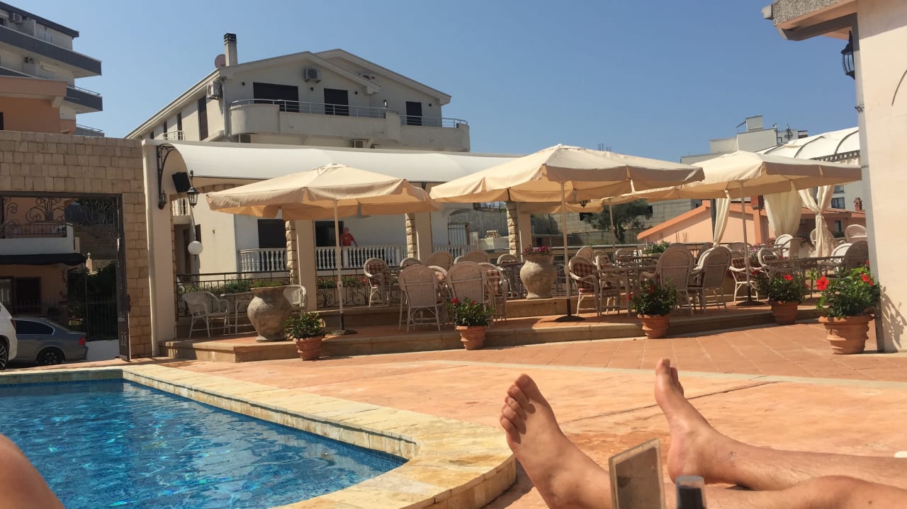 Pool Small Hotel Kleopatra