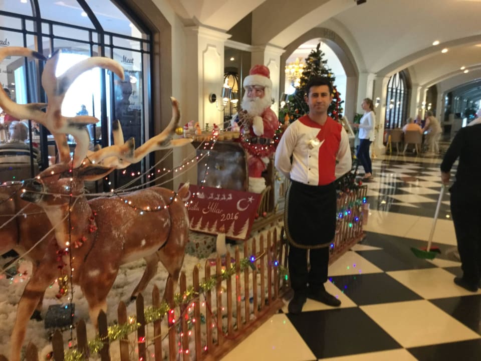 Weihnachtliche Deko und schnelle frdl. Kellner Hotel Delphin Imperial