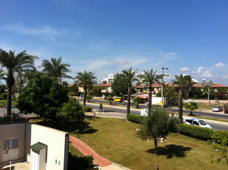 Blick vom Zimmer 1302 auf die Straße  Hotel Novum Garden Side