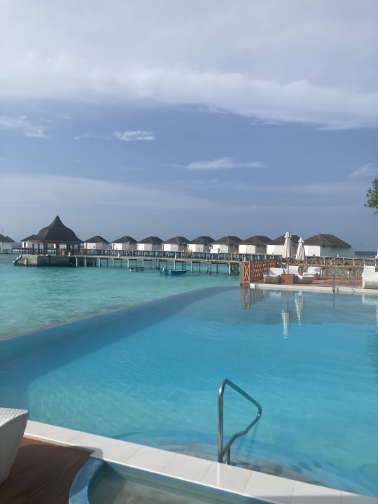 Pool Thulhagiri Island Resort