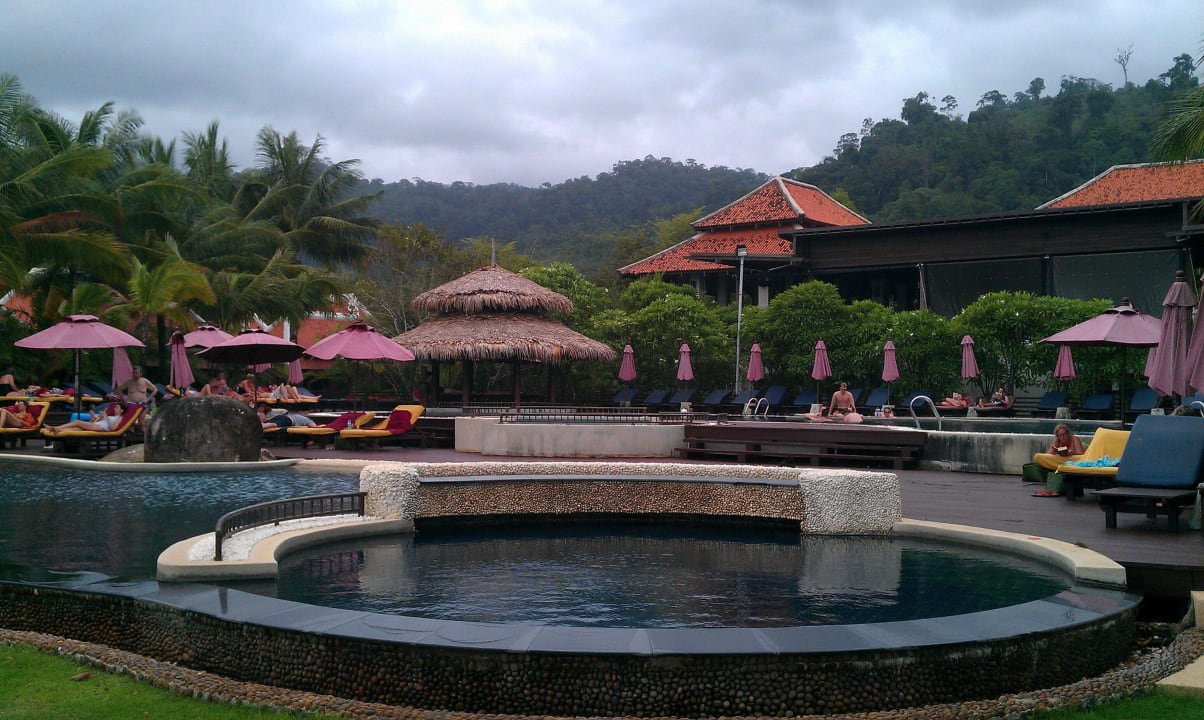 Blick auf ein Pool von 2 Großen und 1 kleinen Khaolak Laguna Resort