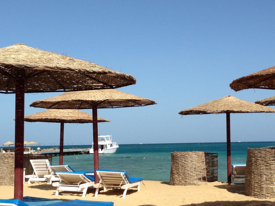 Blick von der Liege auf das Meer !  Sea Star Beau Rivage