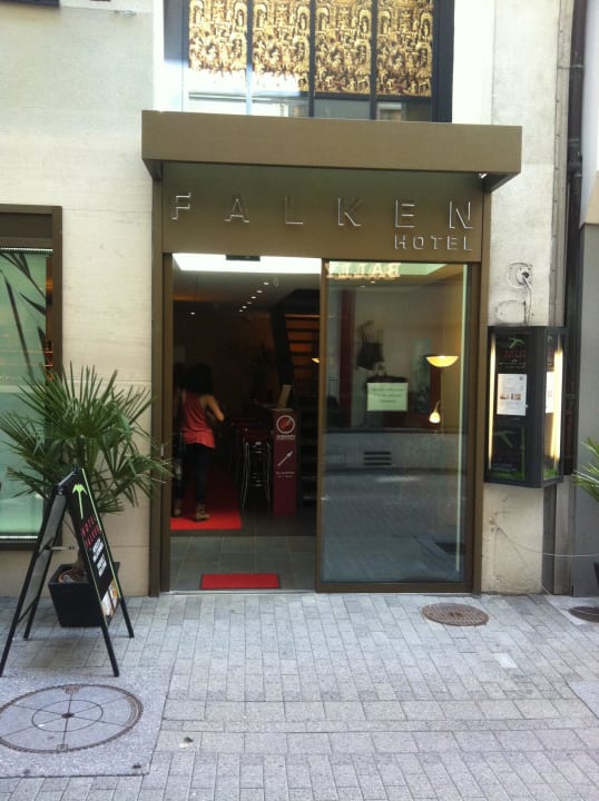 Eingang Hotel Falken
