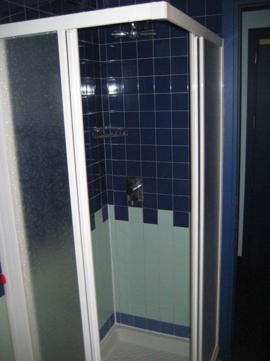 Dusche Standard Zimmer Hotel Le Ruote