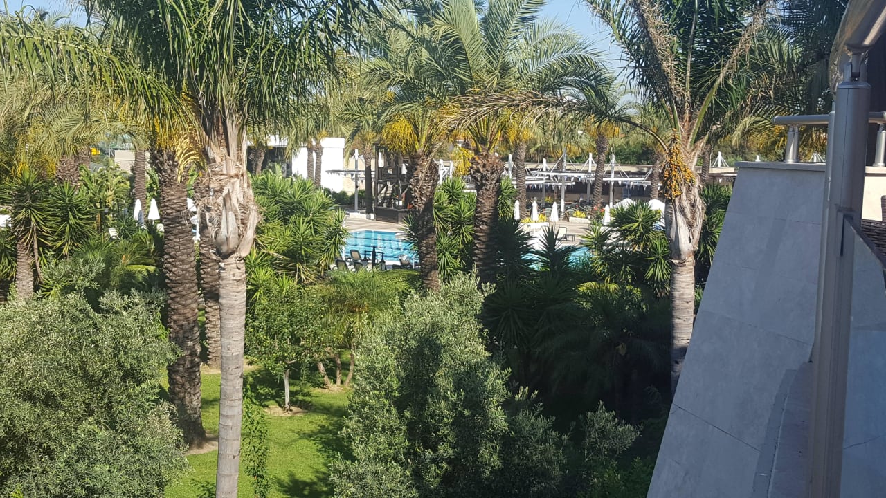 Vom Restaurant Richtung Rutschen  Sunis Kumköy Beach Resort Hotel & Spa